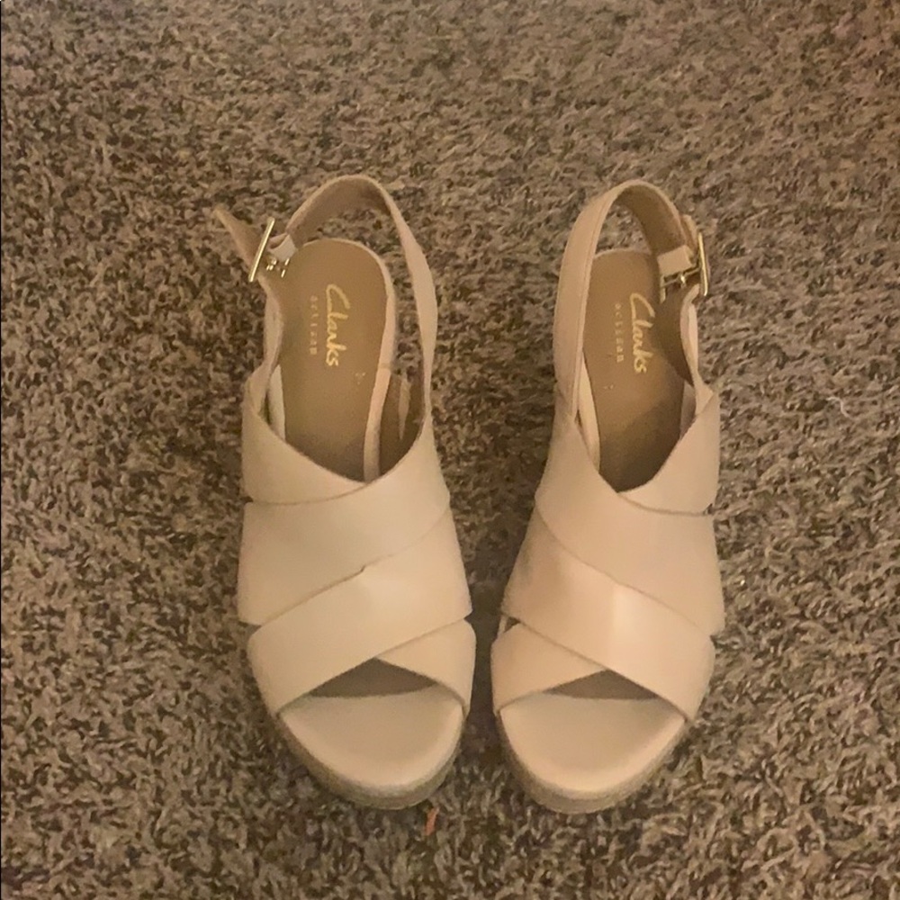 Nude wedges
